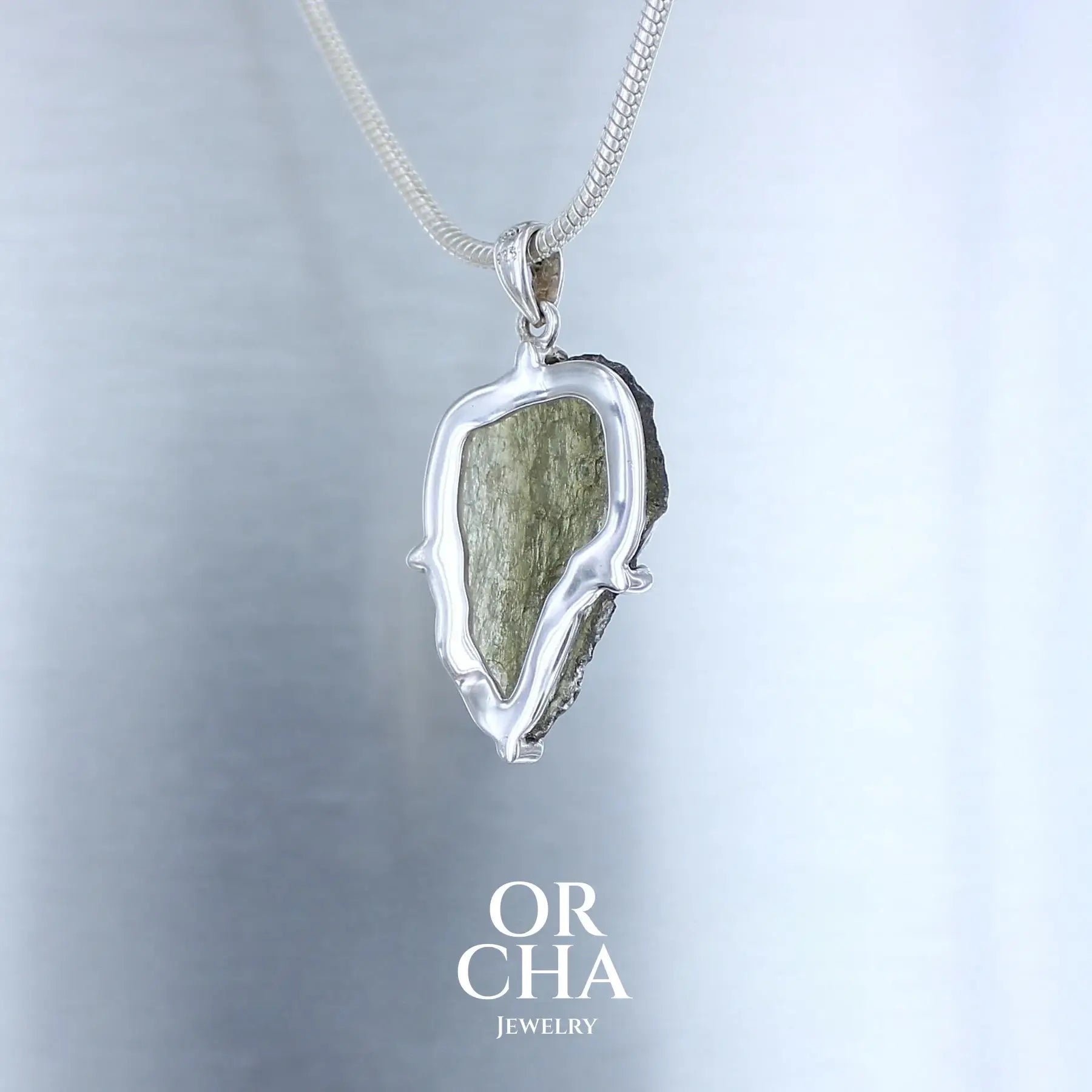 Pendentif en argent avec Moldavite brute - Essential