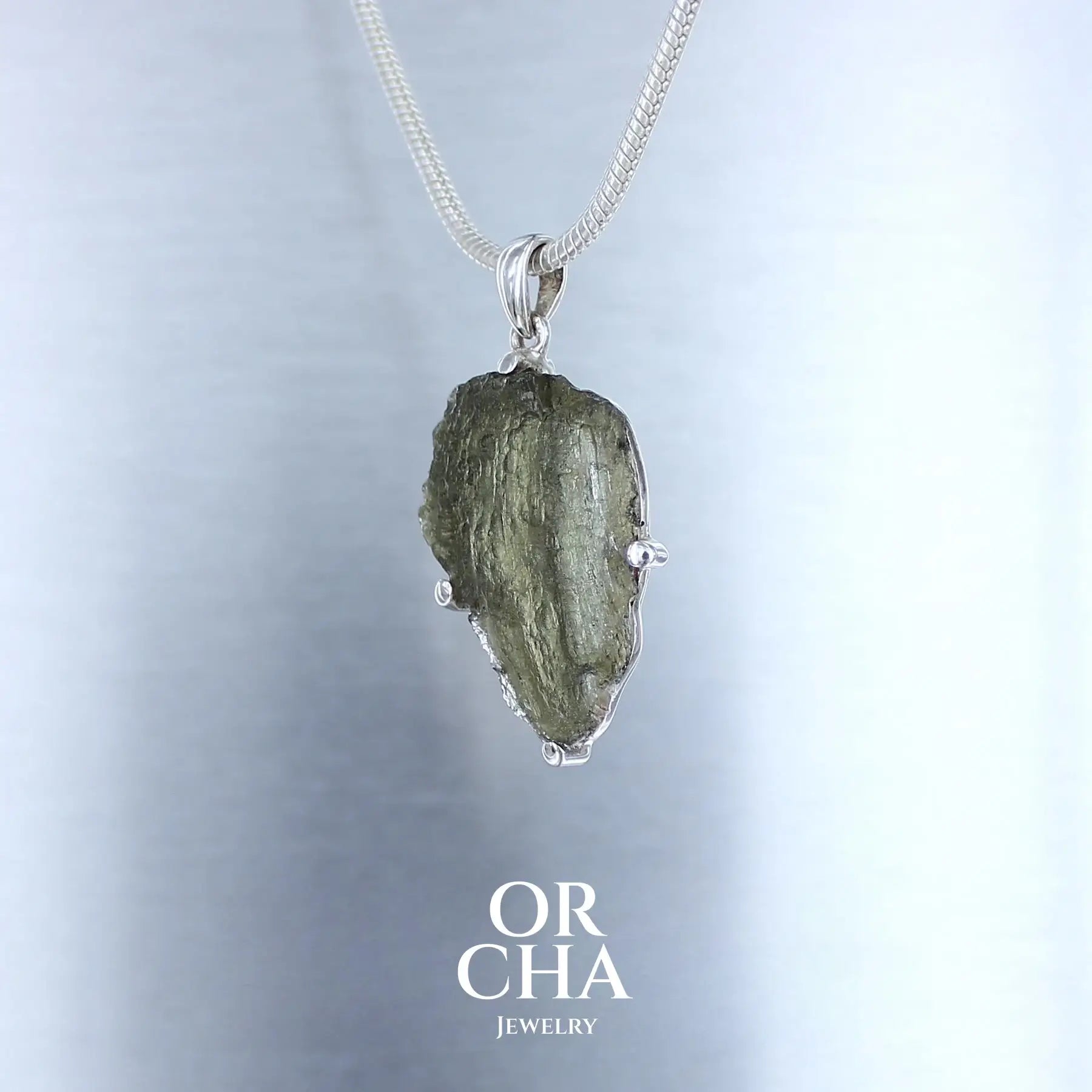 Pendentif en argent avec Moldavite brute - Essential