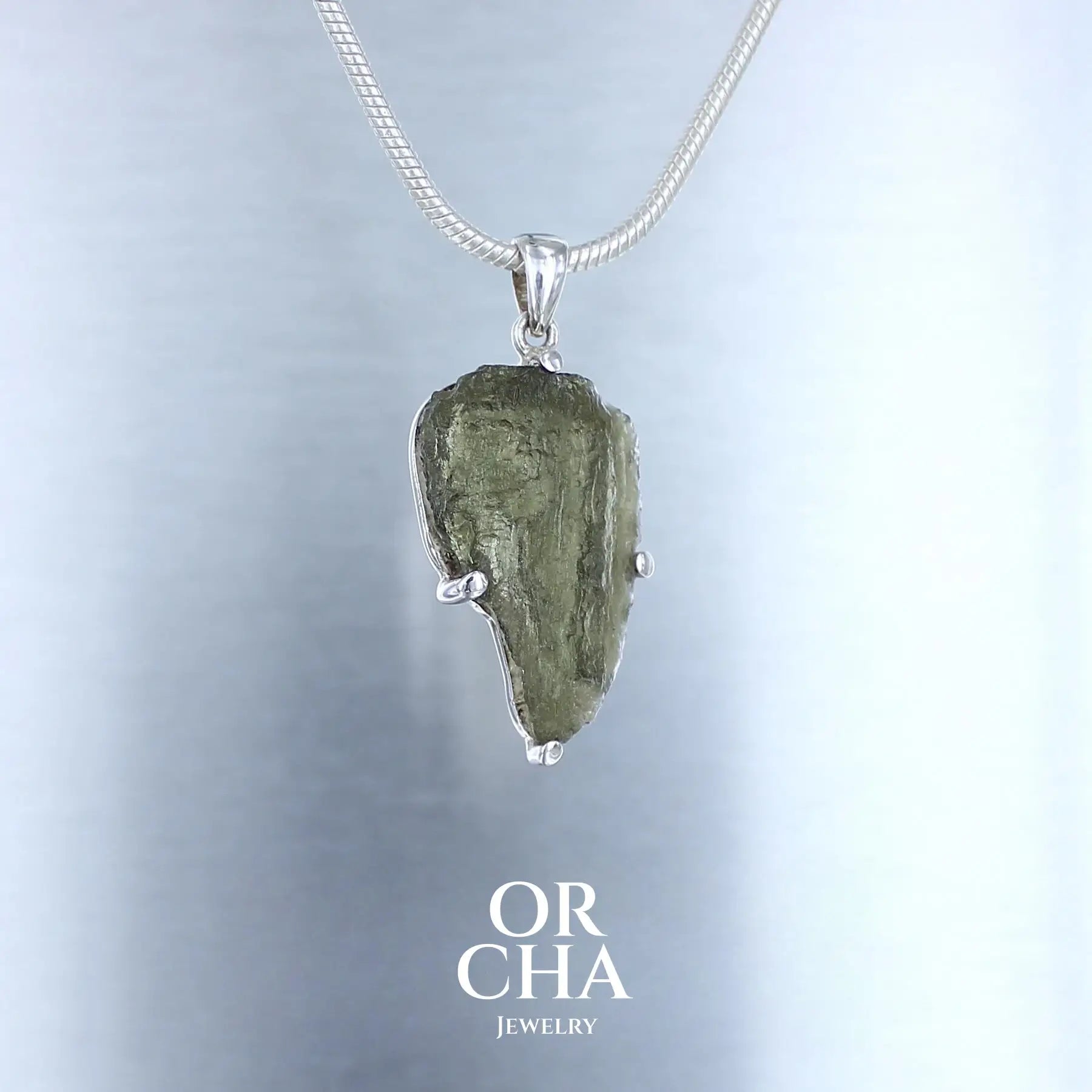 Pendentif en argent avec Moldavite brute - Essential