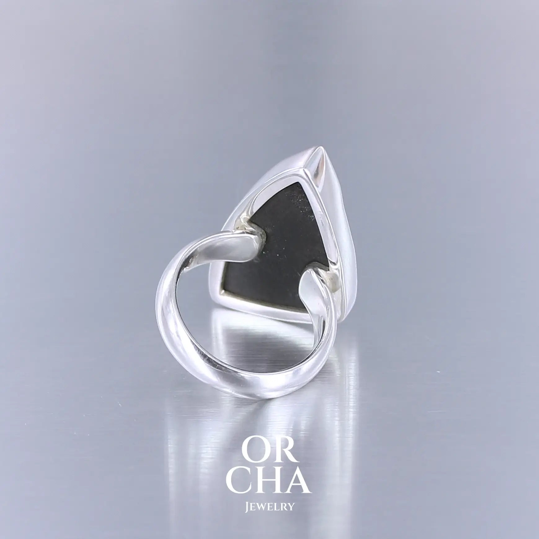 Bague en argent avec Grenat vert Uvarovite - Essential