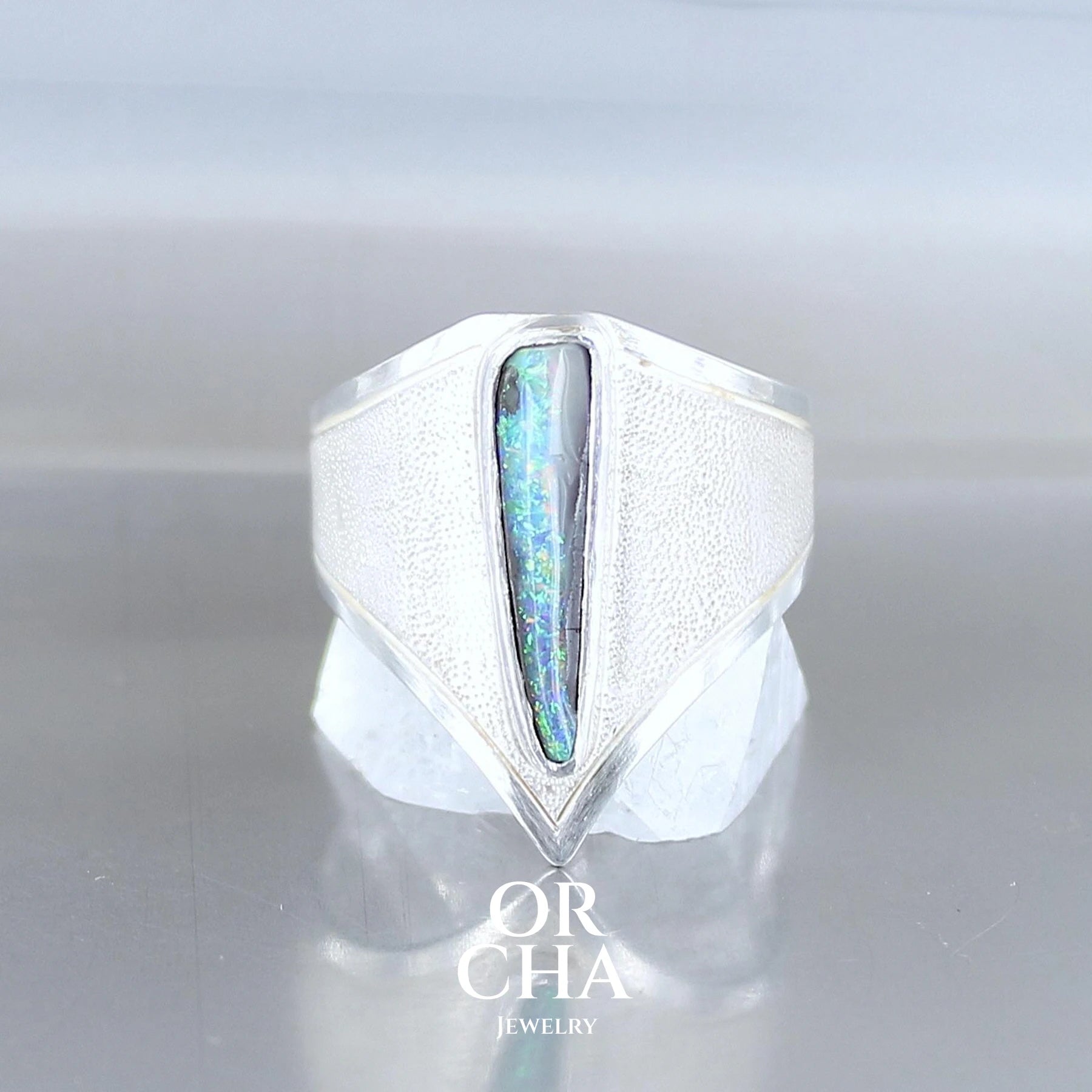 Bague en argent avec Opale - Bastet