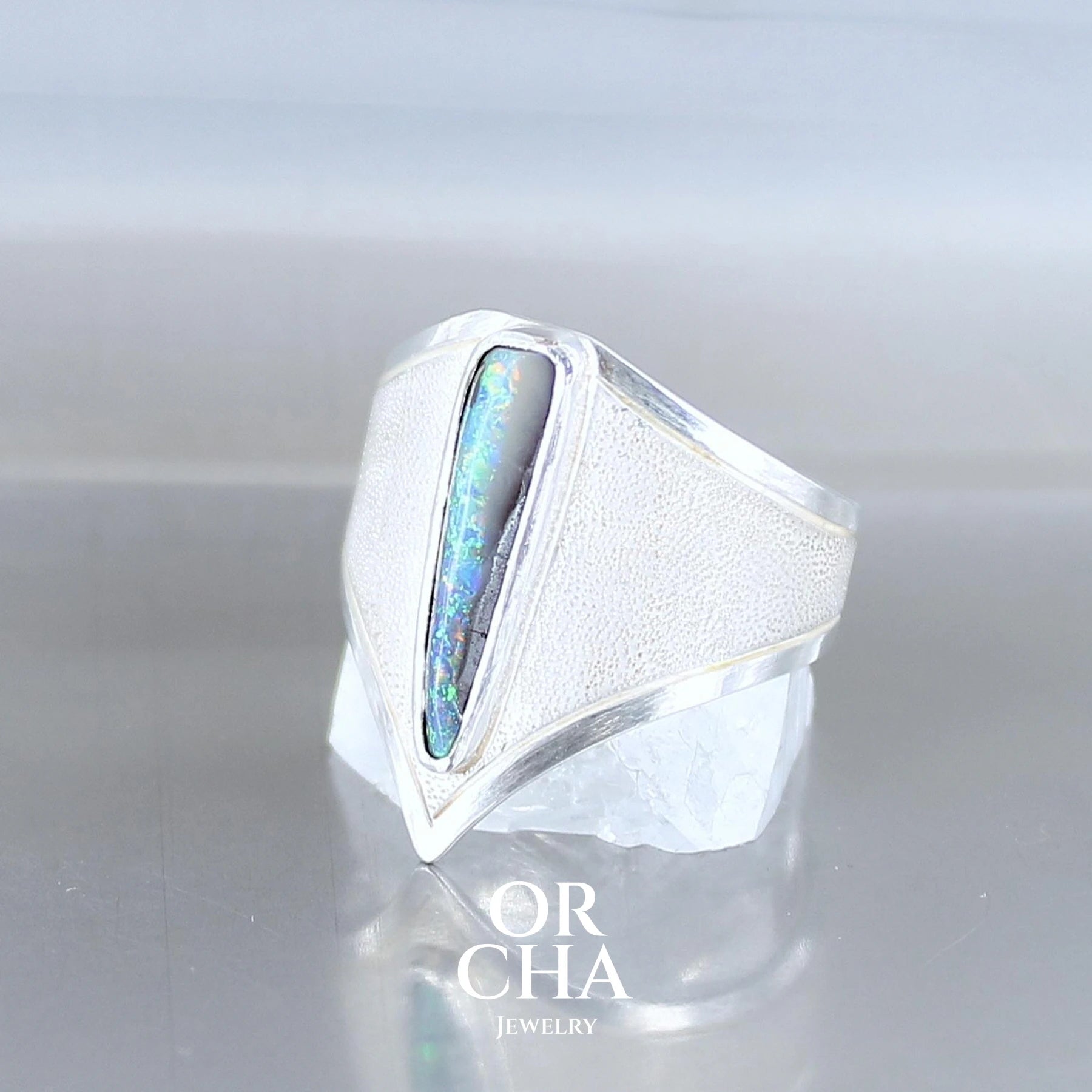 Silver ring with Opal - Bastet