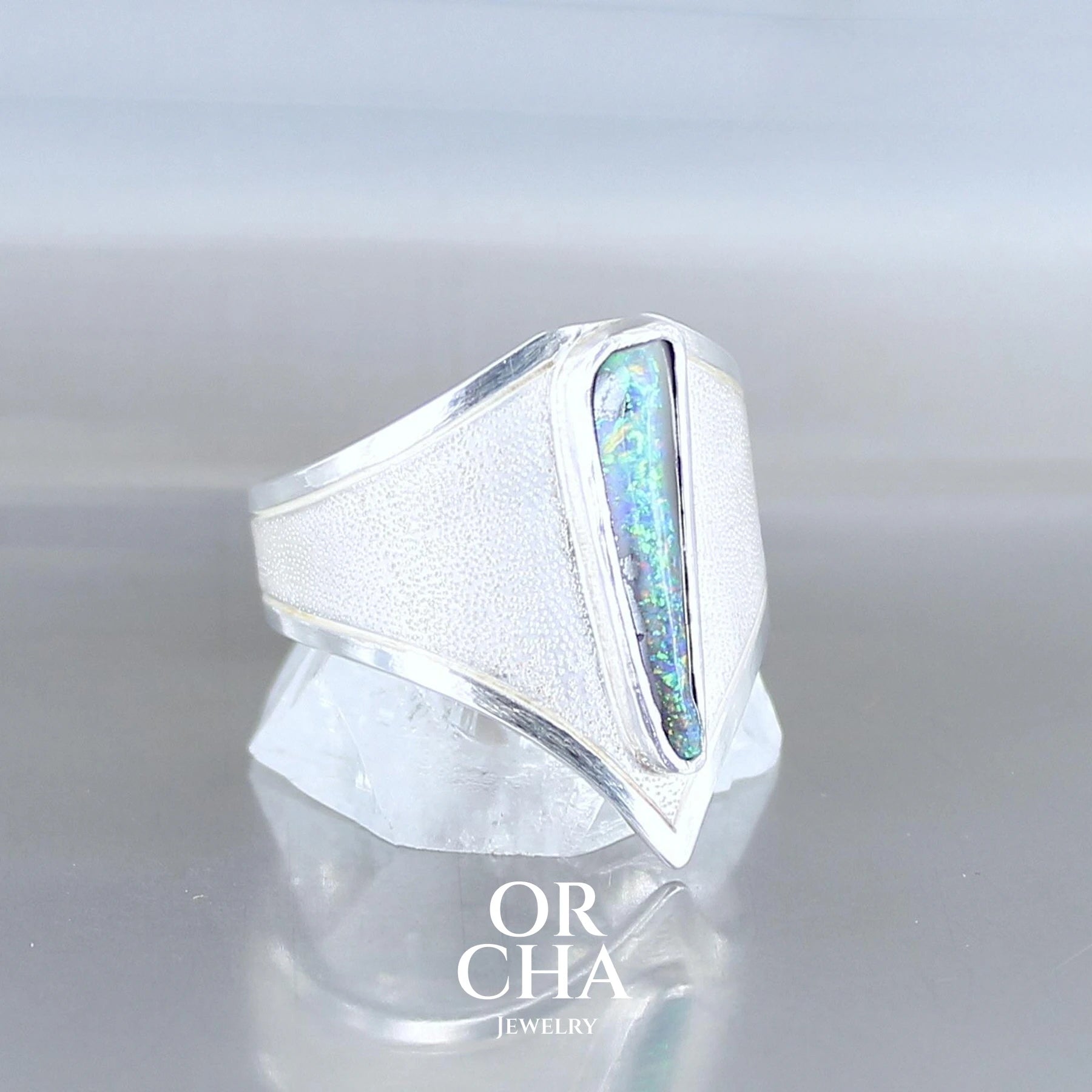 Silver ring with Opal - Bastet