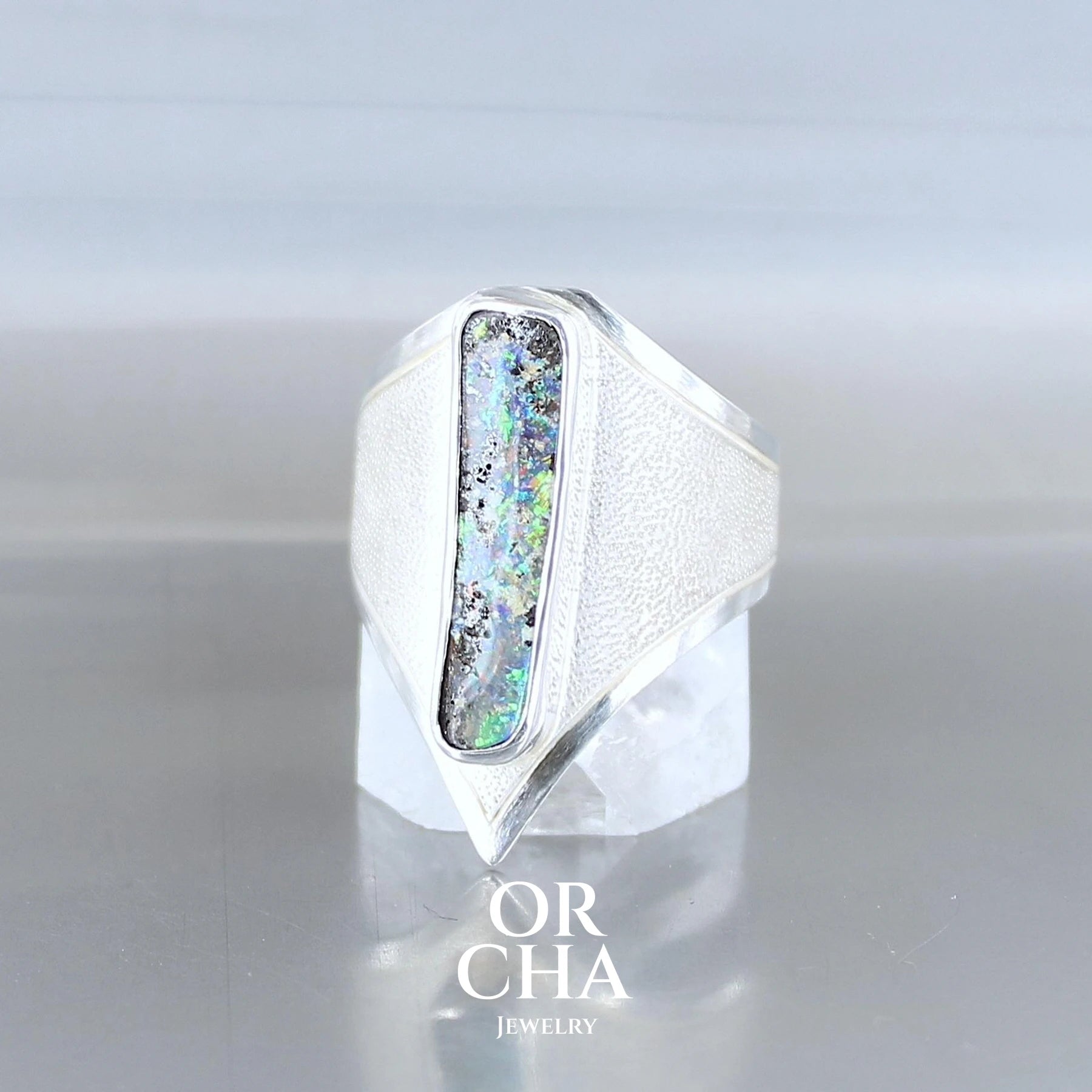 Silver ring with Opal - Bastet