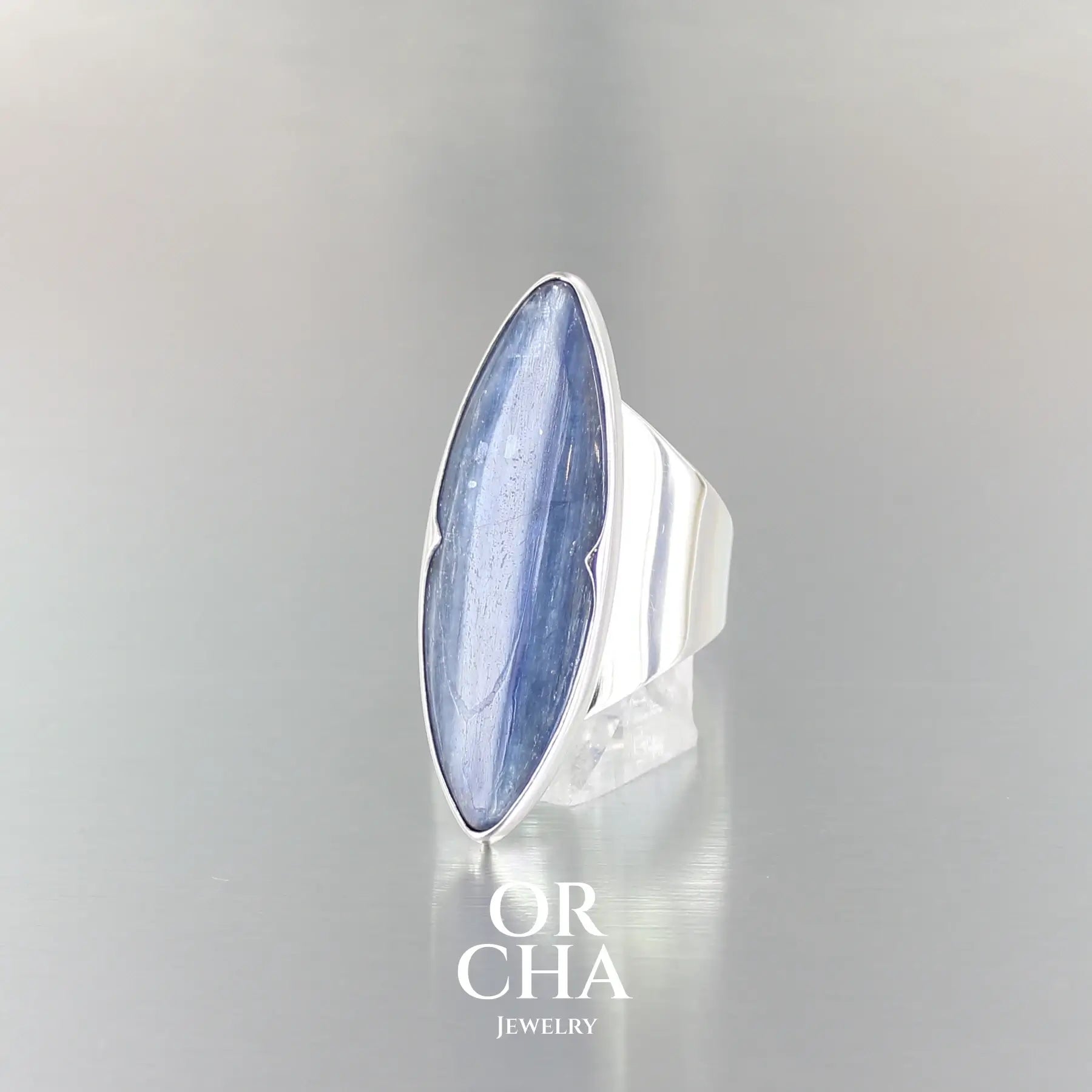 Bague en argent avec Cyanite - Orcha