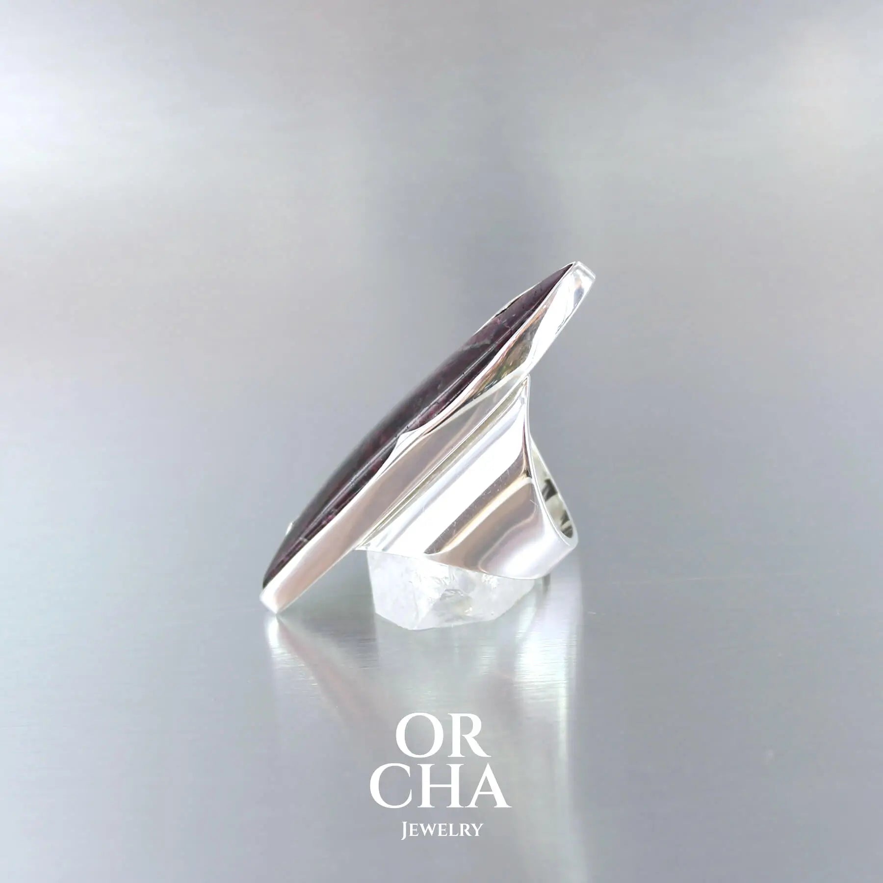 Bague en argent avec Eudyalite - Orcha