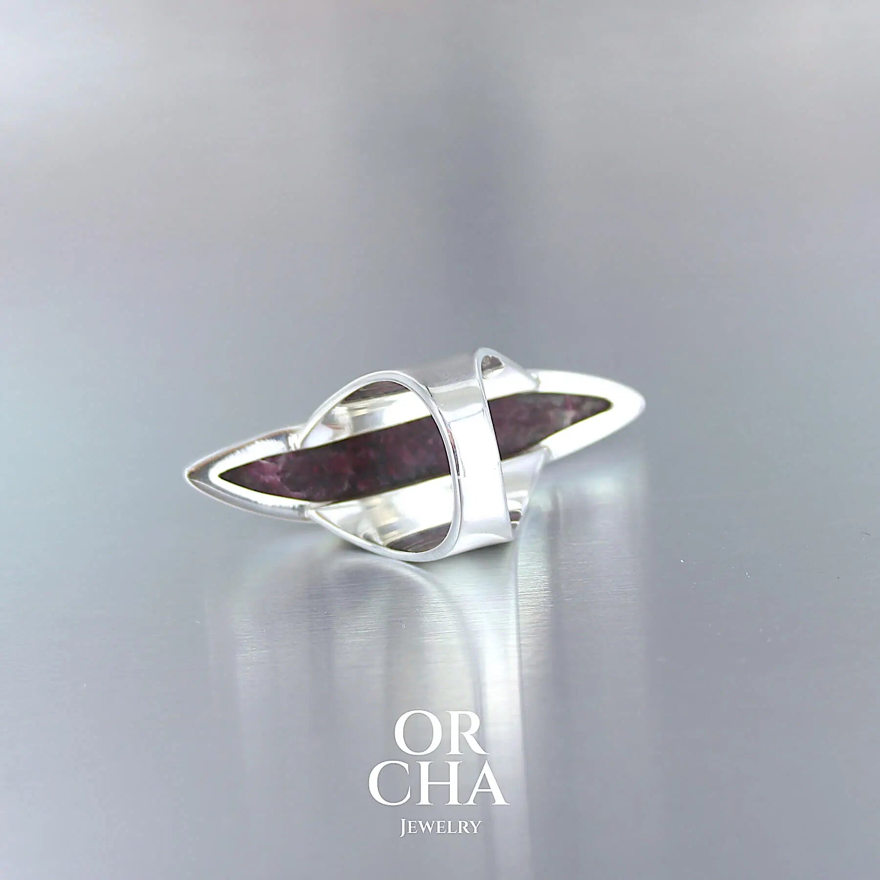 Bague en argent avec Eudyalite - Orcha