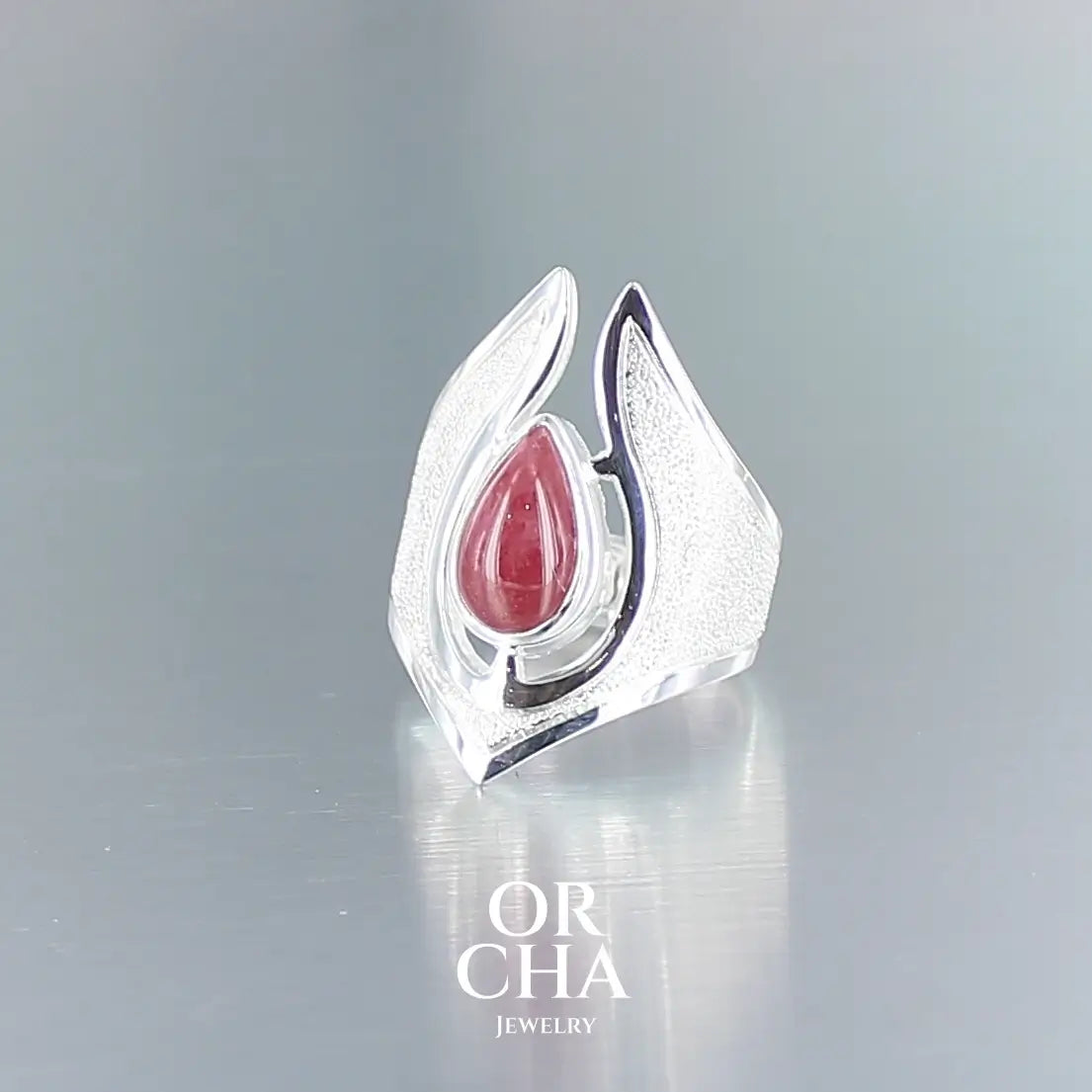 Bague en argent avec Rhodonite - Bastet