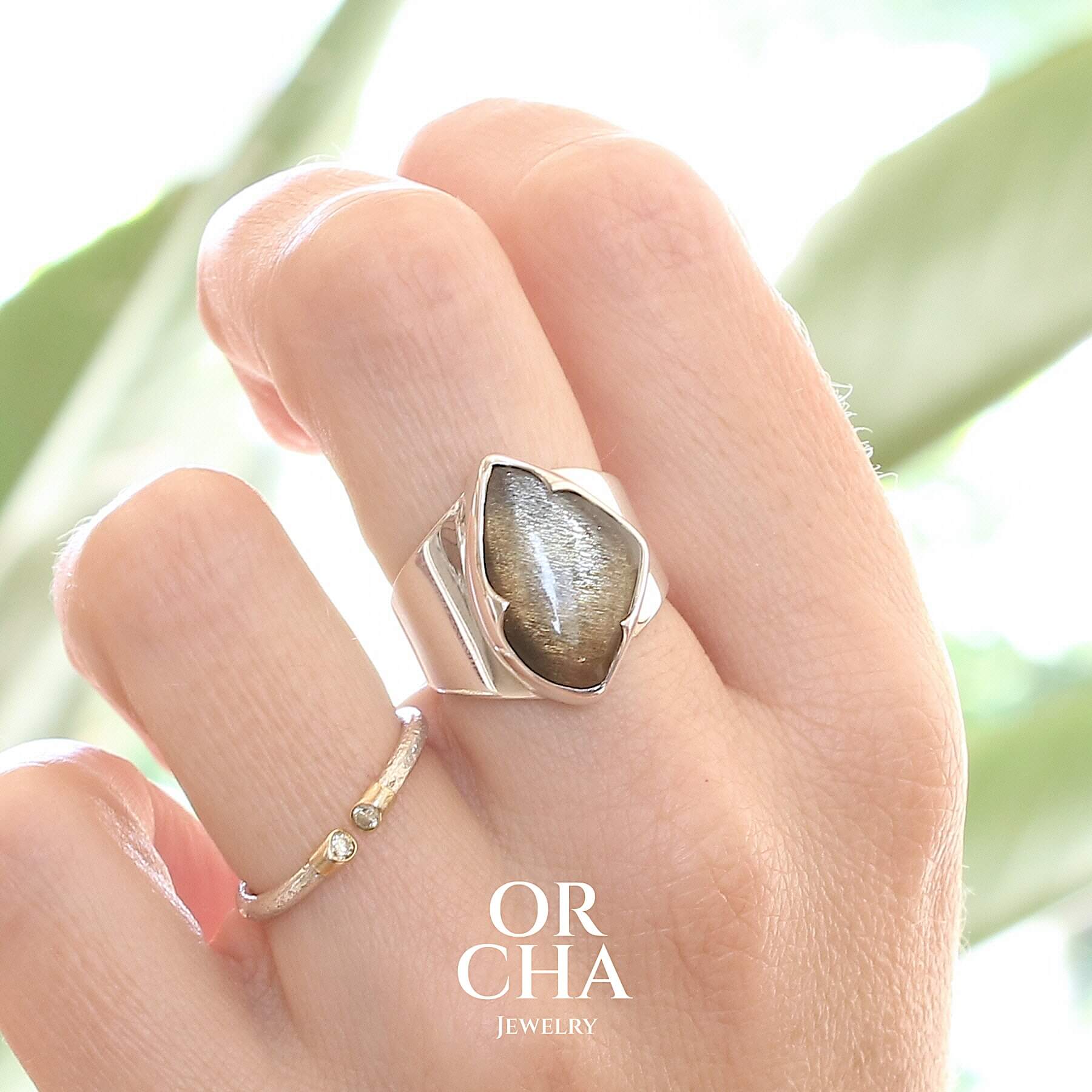 Bague en argent avec pierre de soleil noire - Orcha