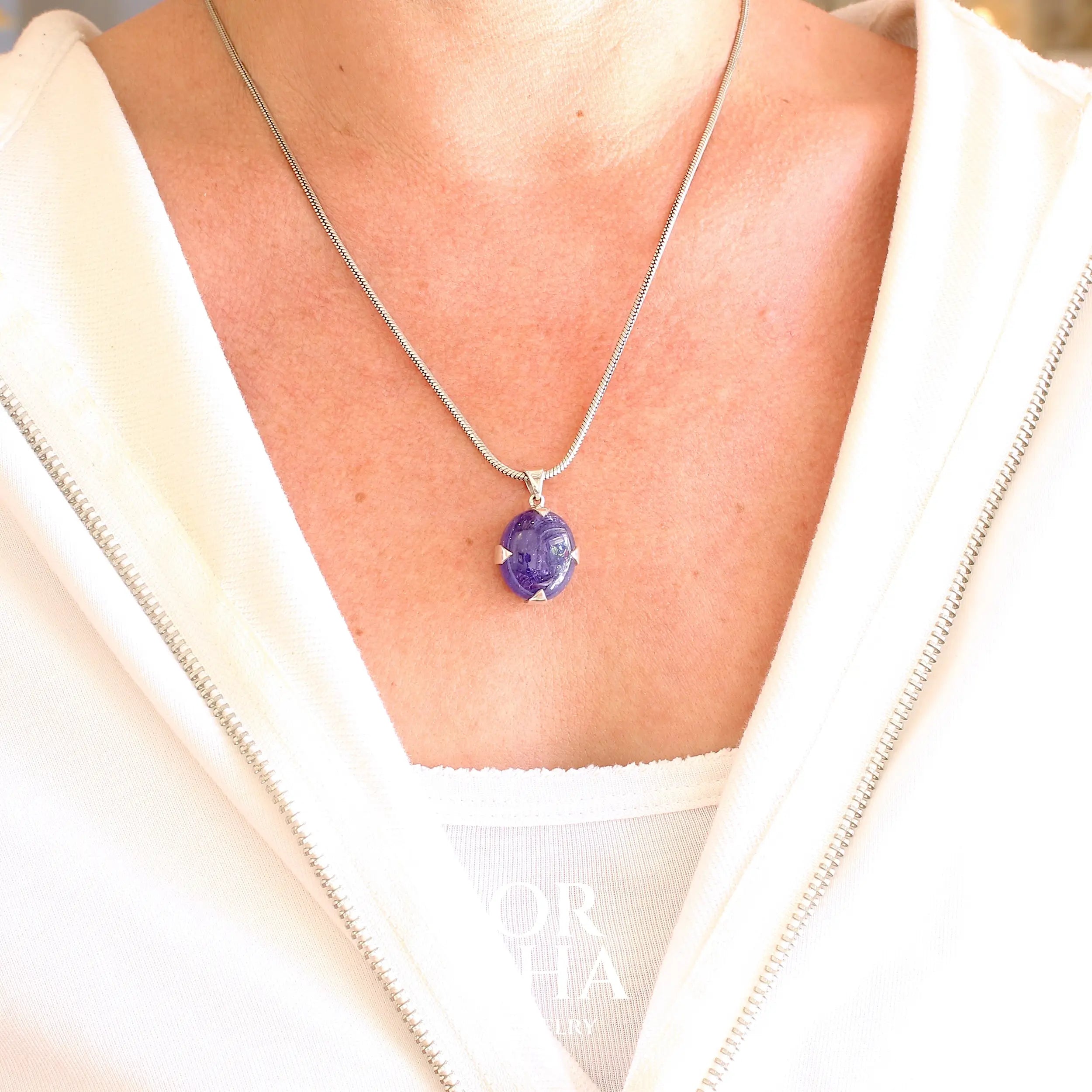 pendentif sur mannequin