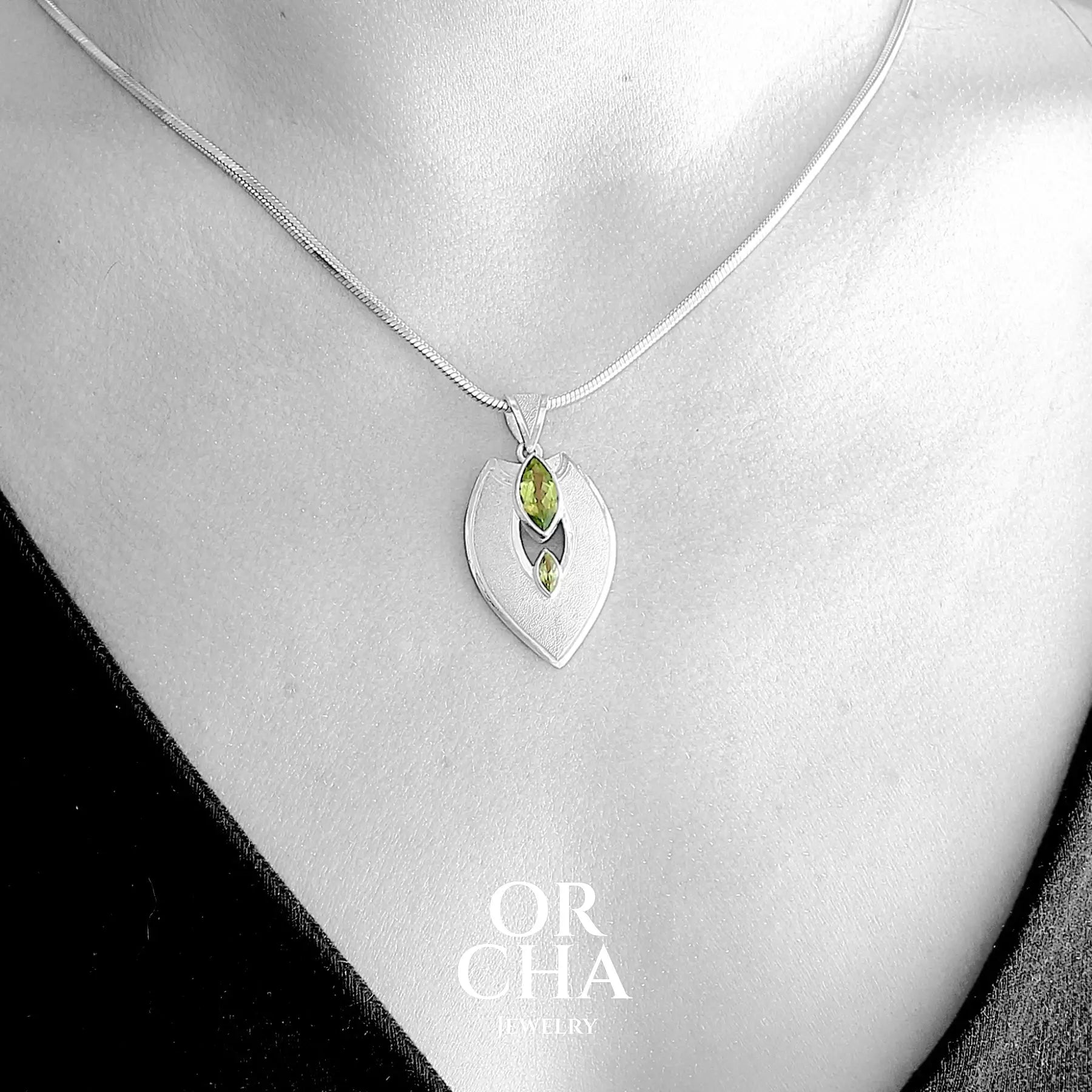 Pendentif en argent avec Péridot - Bastet