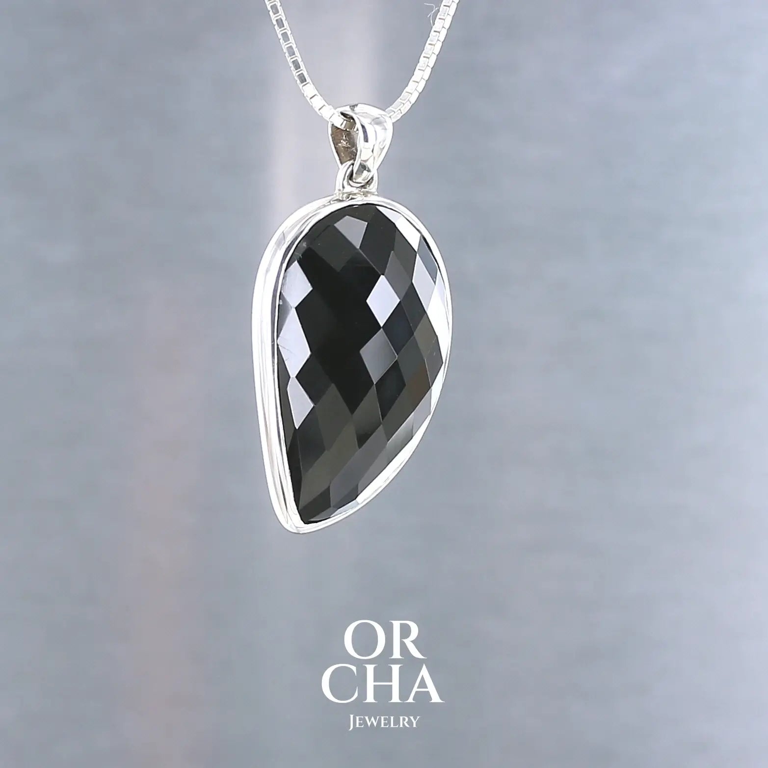 Pendentif en argent avec Spinelle noir - Essential
