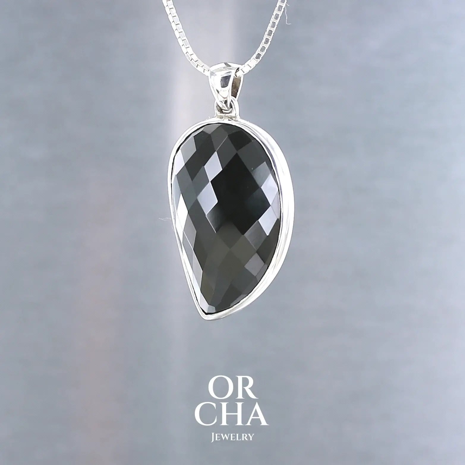 Pendentif en argent avec Spinelle noir - Essential