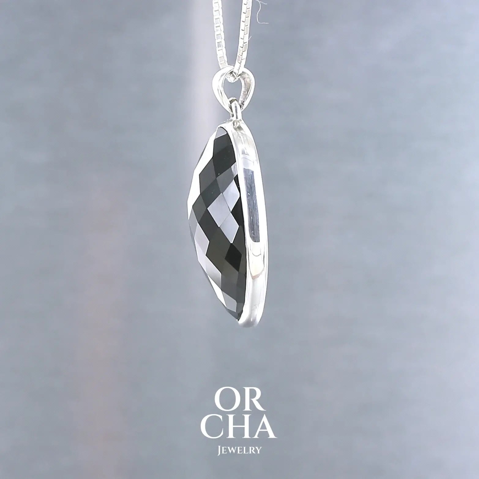Pendentif en argent avec Spinelle noir - Essential